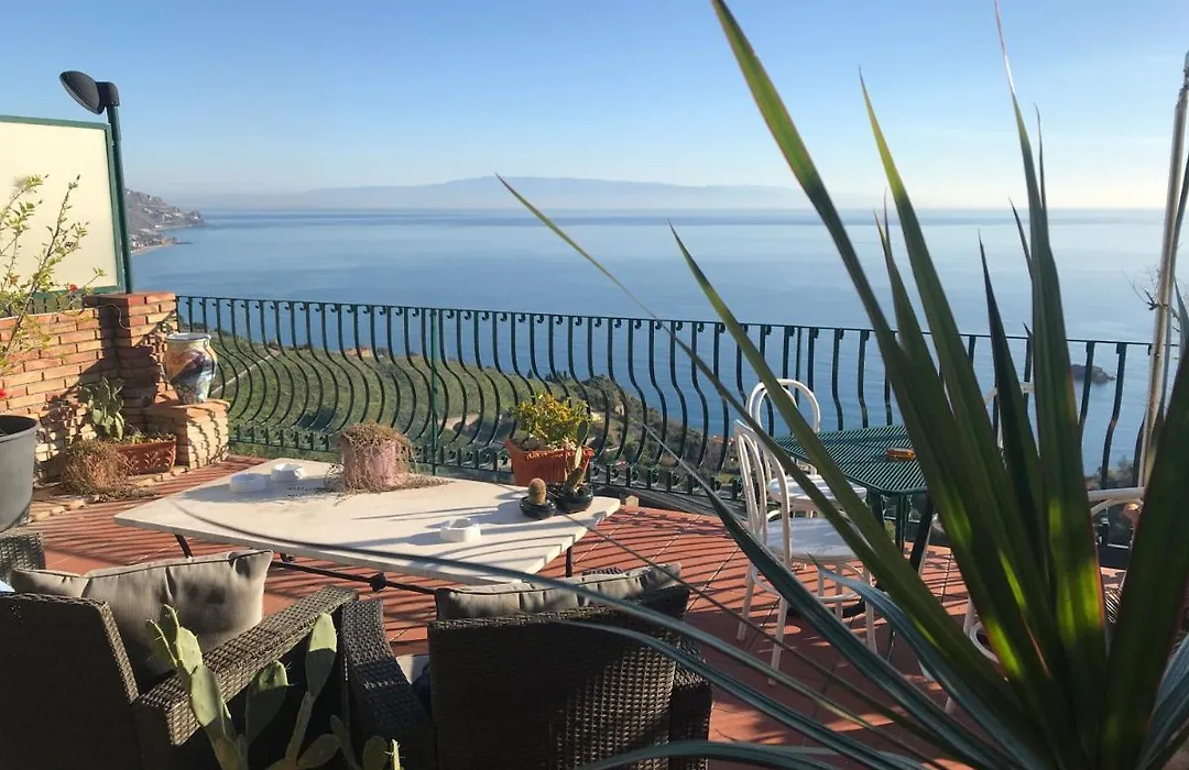 Oda ve Kahvaltı La Terrazza Sul Mare Taormina